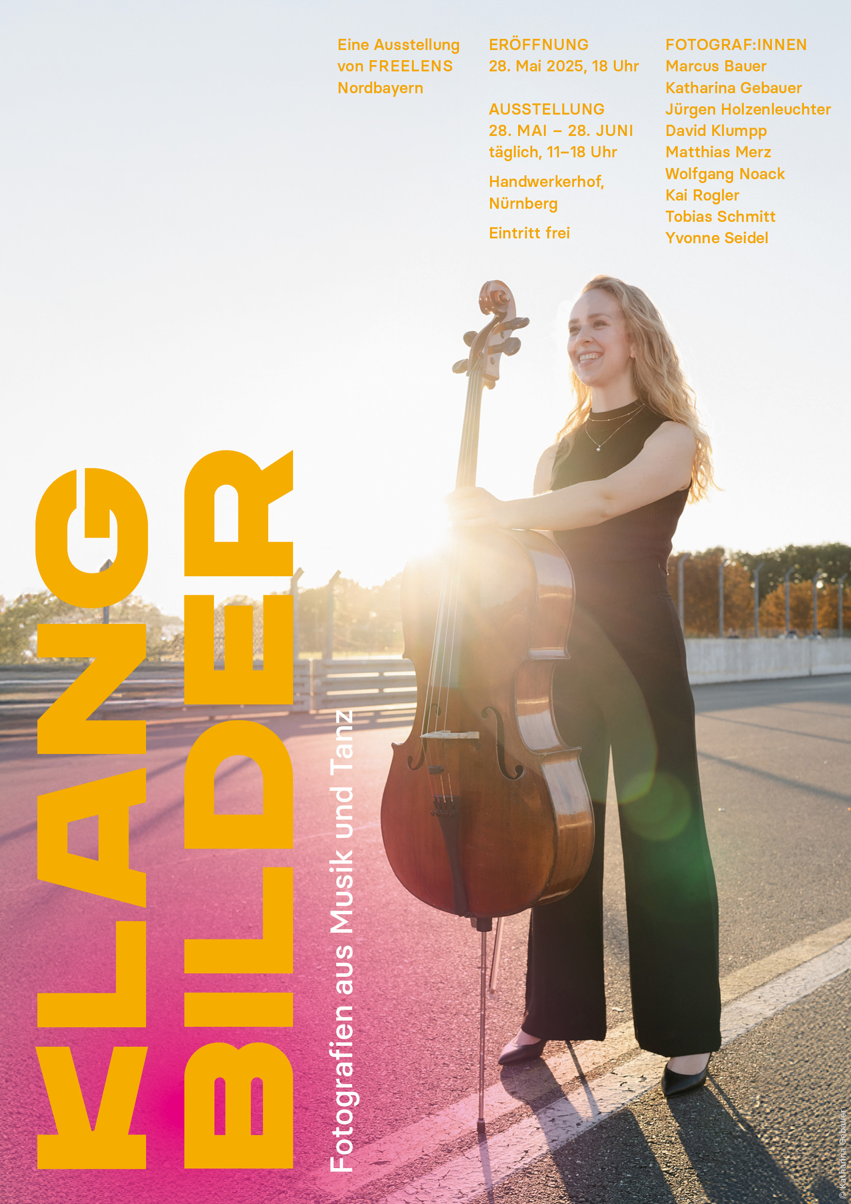 Ausstellungsplakat der Ausstellung "Klangbilder" von Freelens. Es zeigt eine Musikerin im Sonnenuntergang und die Daten der Ausstellung.